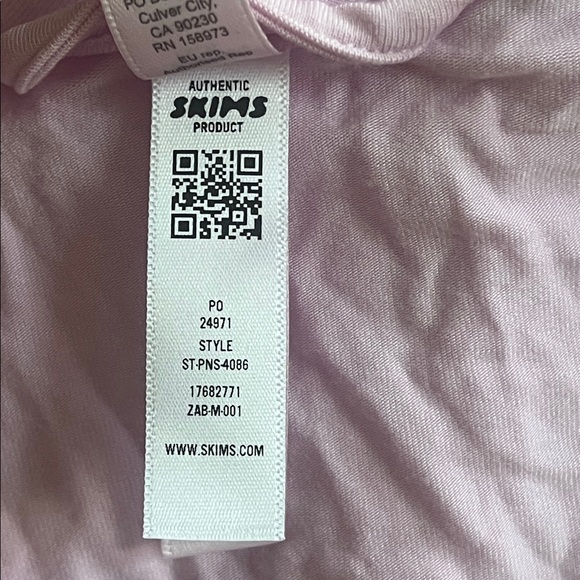 SKIMS Cherry Blossom Short Robe - Picture 7 of 7